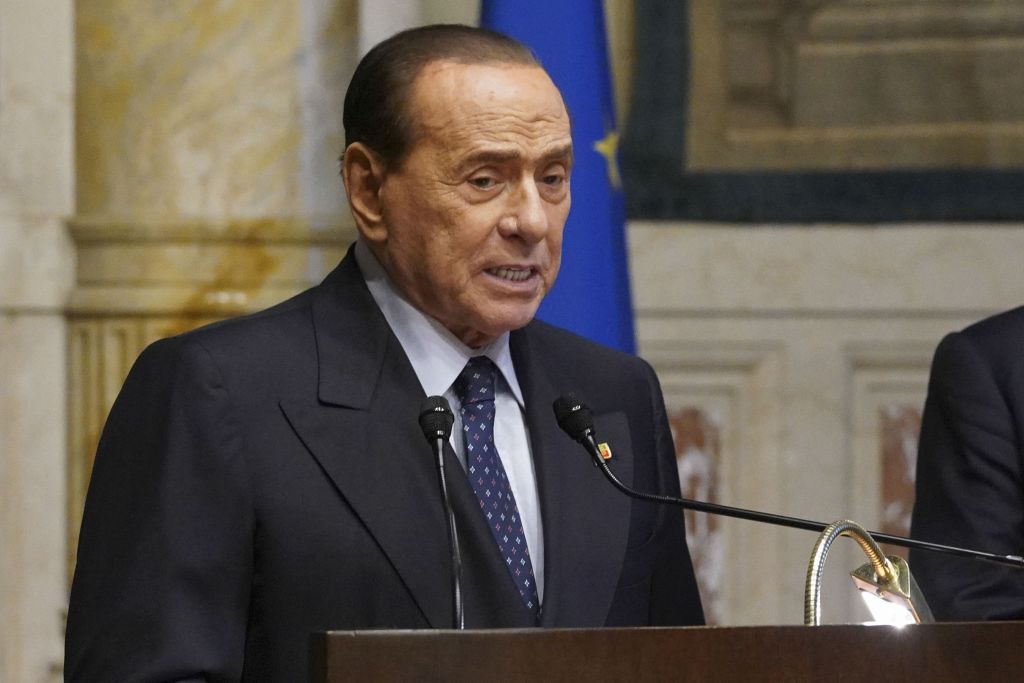 Berlusconi. Fino alla fine vittima della comunicazione che ha creato. Fi a rischio chiusura